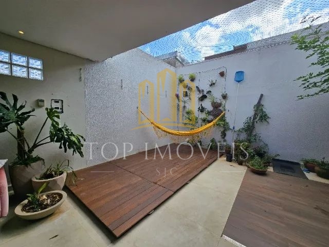Casa em condomínio fechado, 2 dormitorios, com piscina aquecida, area gourmet Repleto de Planejados