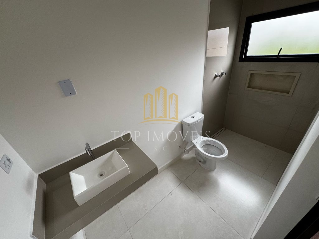 Sobrado novo alto padrão 4 dormitórios piscina zona norte condomínio mantiqueira sjc