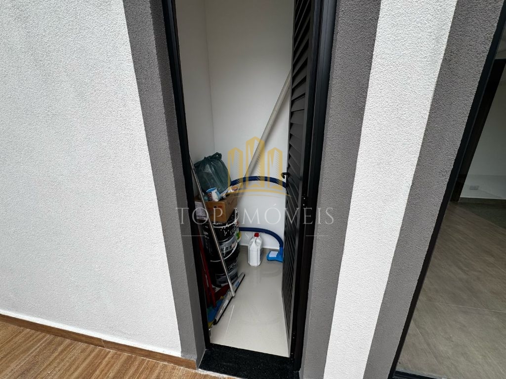 Sobrado novo alto padrão 4 dormitórios piscina zona norte condomínio mantiqueira sjc