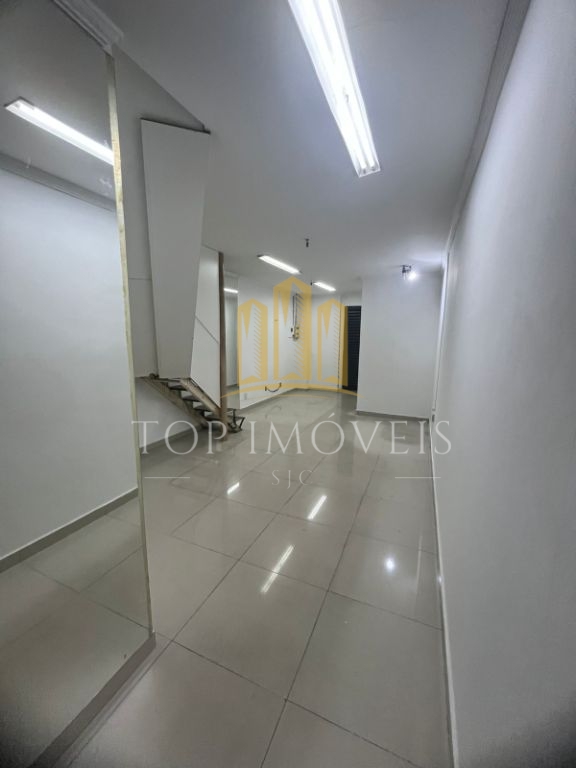Espaçosa loja em condominio comercial no centro de são josé 