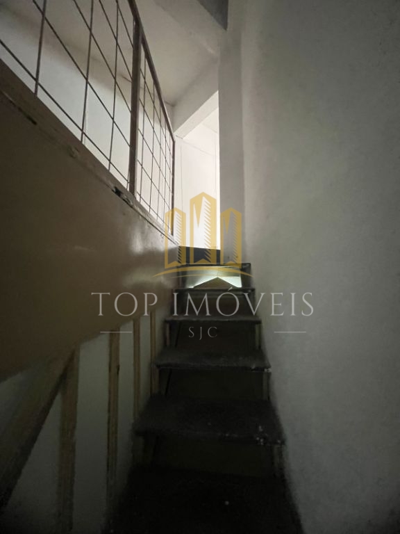 Espaçosa loja em condominio comercial no centro de são josé 