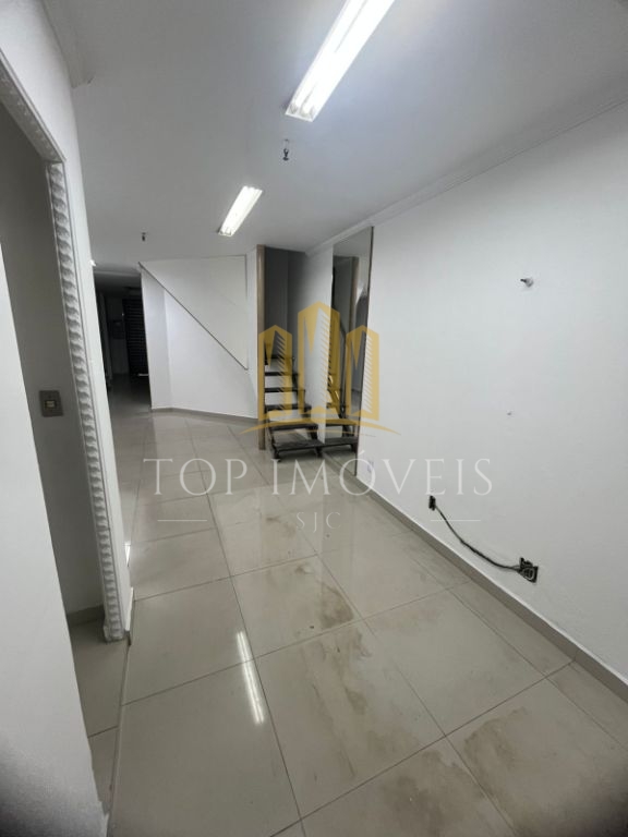 Espaçosa loja em condominio comercial no centro de são josé 