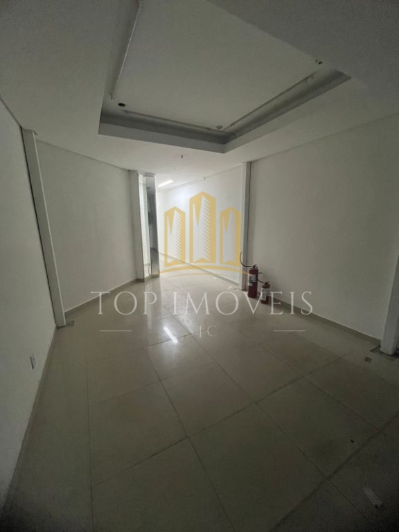 Espaçosa loja em condominio comercial no centro de são josé 