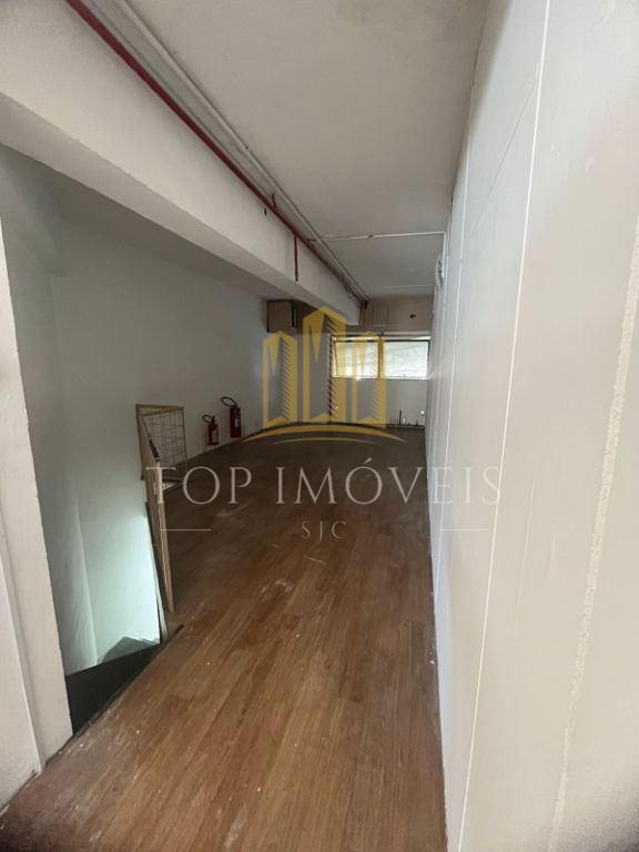 Espaçosa loja em condominio comercial no centro de são josé 