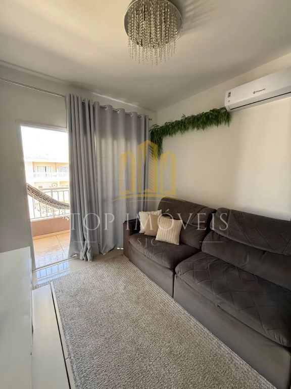 Lindo apartamento dois dormitorios co varanda repleto de arm