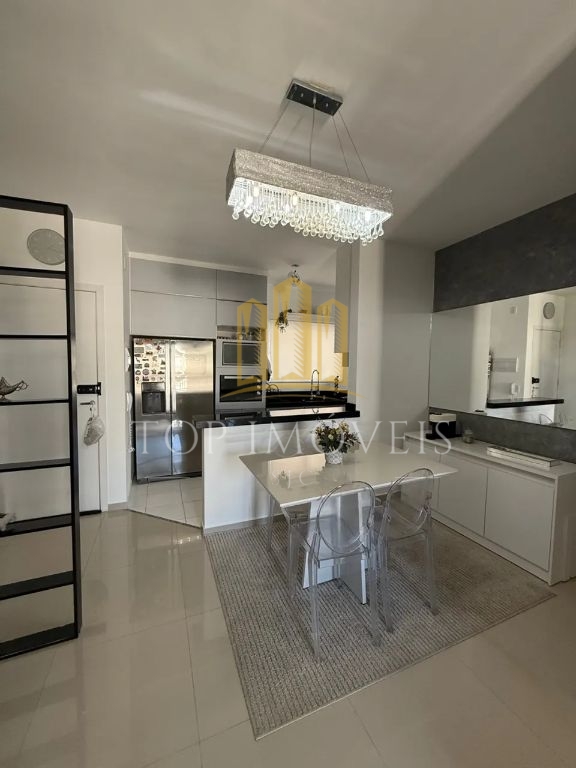 Lindo apartamento dois dormitorios co varanda repleto de arm