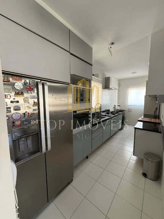 Lindo apartamento dois dormitorios co varanda repleto de arm
