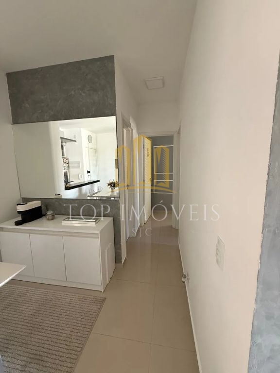 Lindo apartamento dois dormitorios co varanda repleto de arm