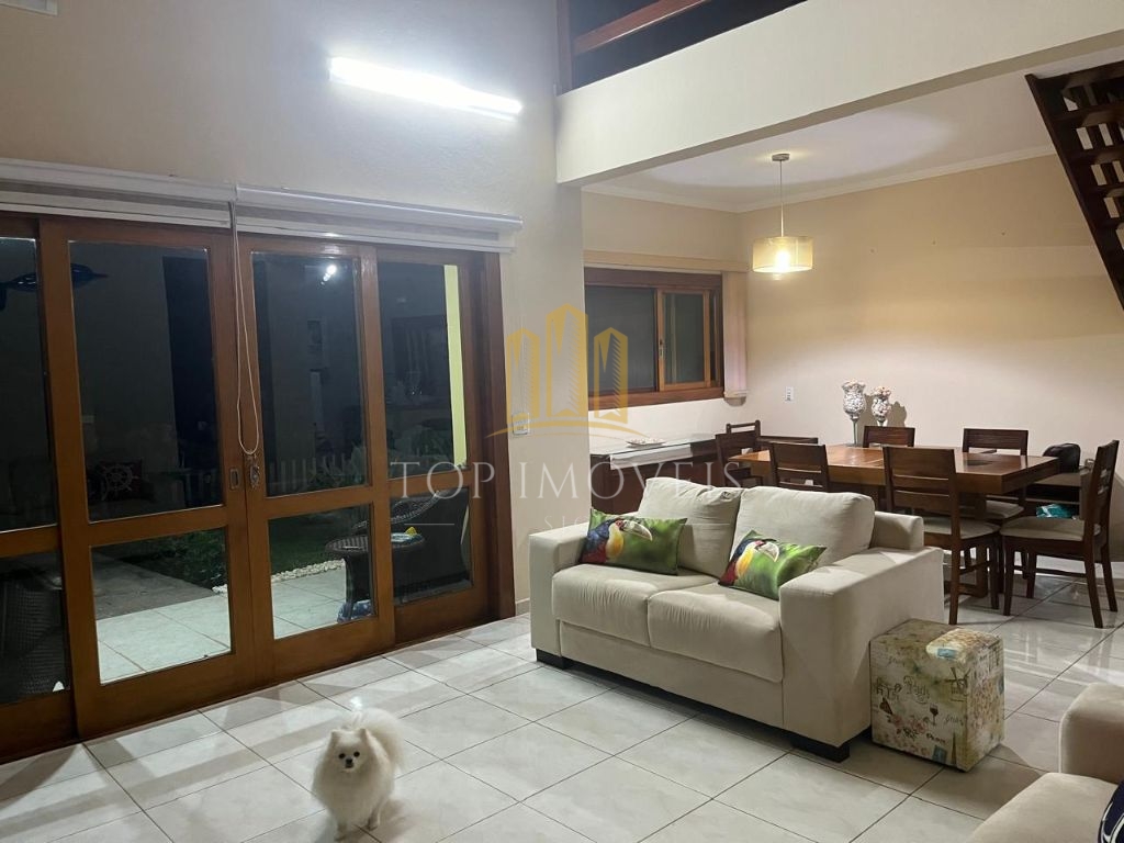 Maravilhosa casa tres dormitórios piscina espaço gourmet em 