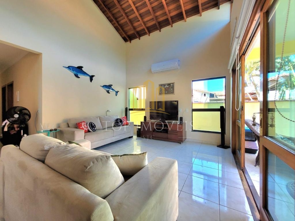 Maravilhosa casa tres dormitórios piscina espaço gourmet em 