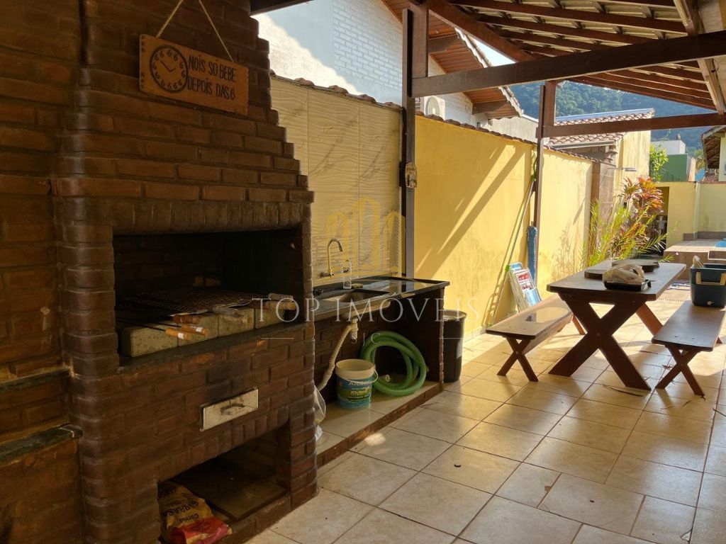 Maravilhosa casa tres dormitórios piscina espaço gourmet em condominio fechado