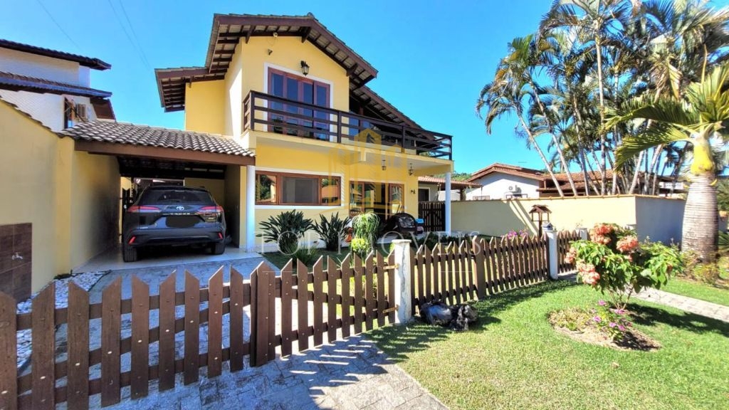 Maravilhosa casa tres dormitórios piscina espaço gourmet em 