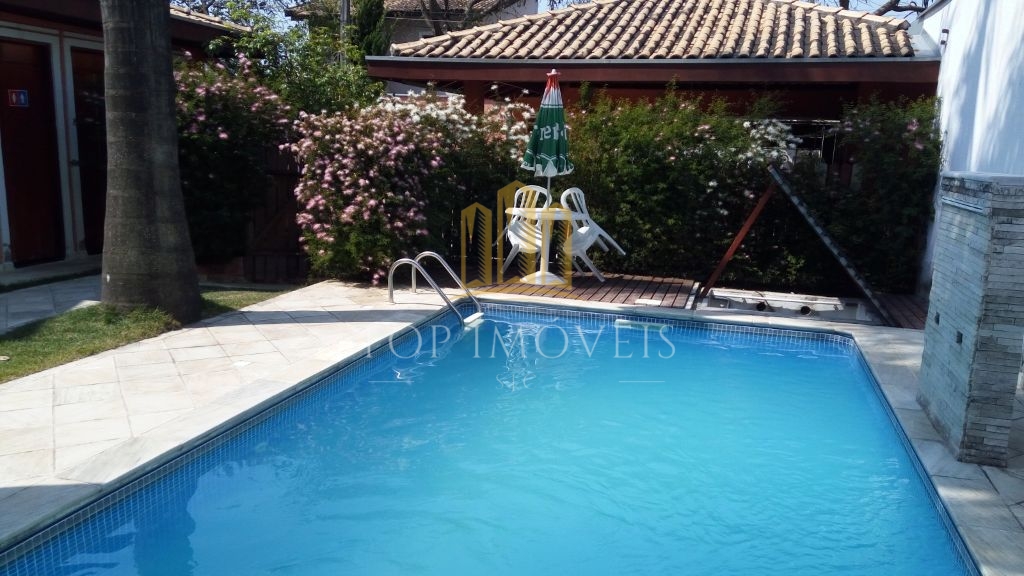 Maravilhosa casa três dormitórios, suíte piscina espaço gourmet no Villa Branca