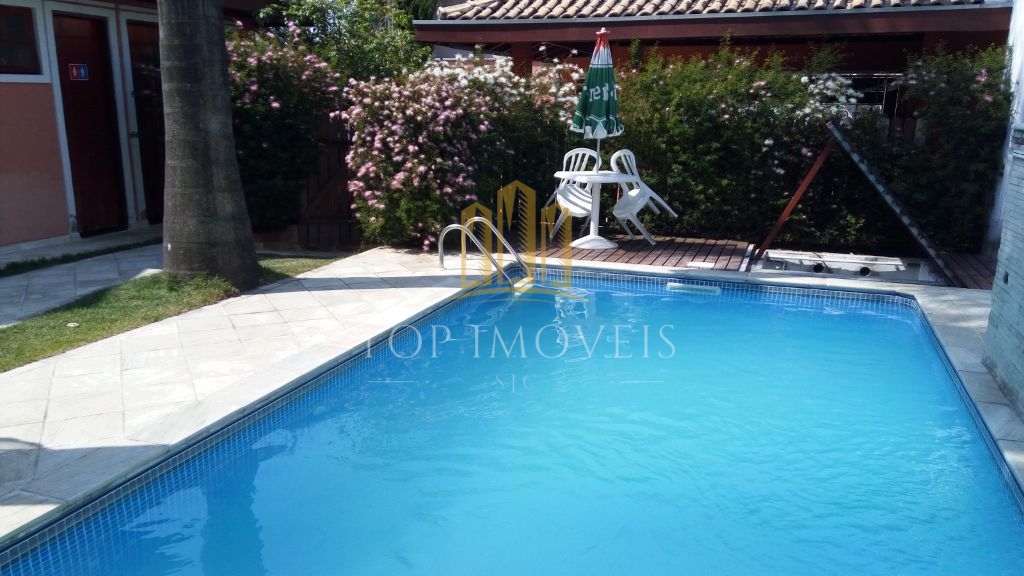 Maravilhosa casa três dormitórios, suíte piscina espaço gourmet no Villa Branca