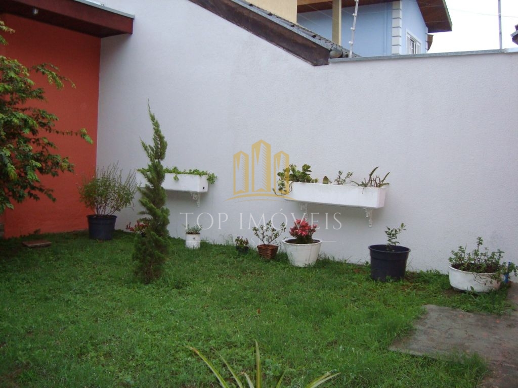 Maravilhosa casa três dormitórios, suíte piscina espaço gourmet no Villa Branca