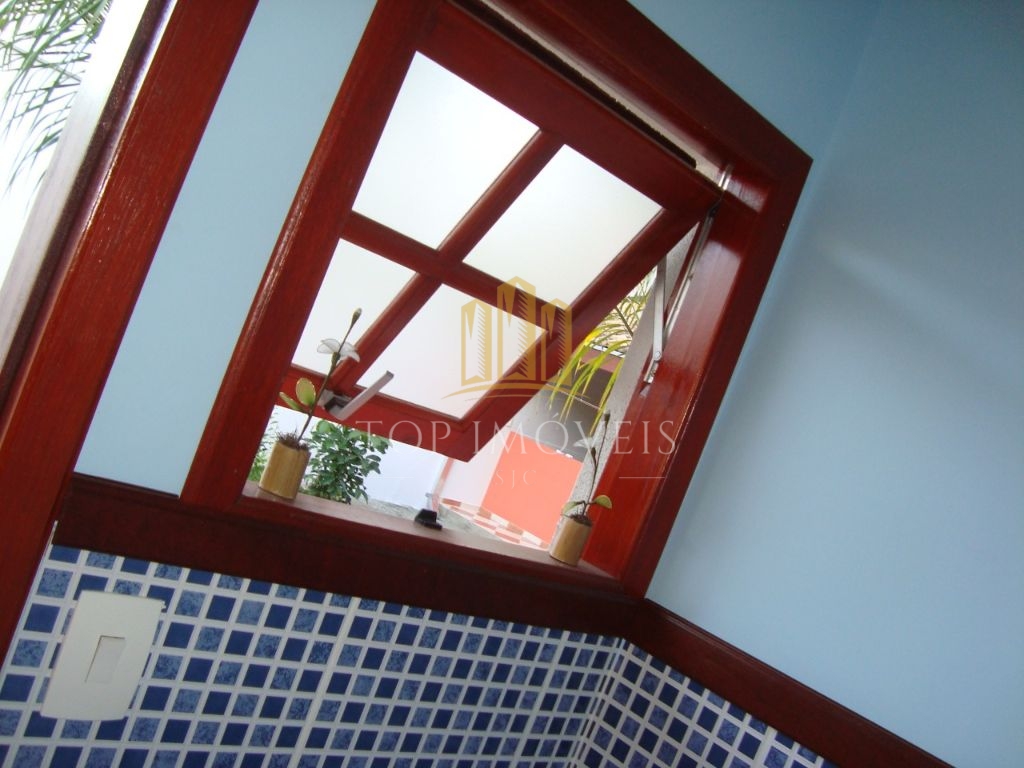 Maravilhosa casa três dormitórios, suíte piscina espaço gourmet no Villa Branca