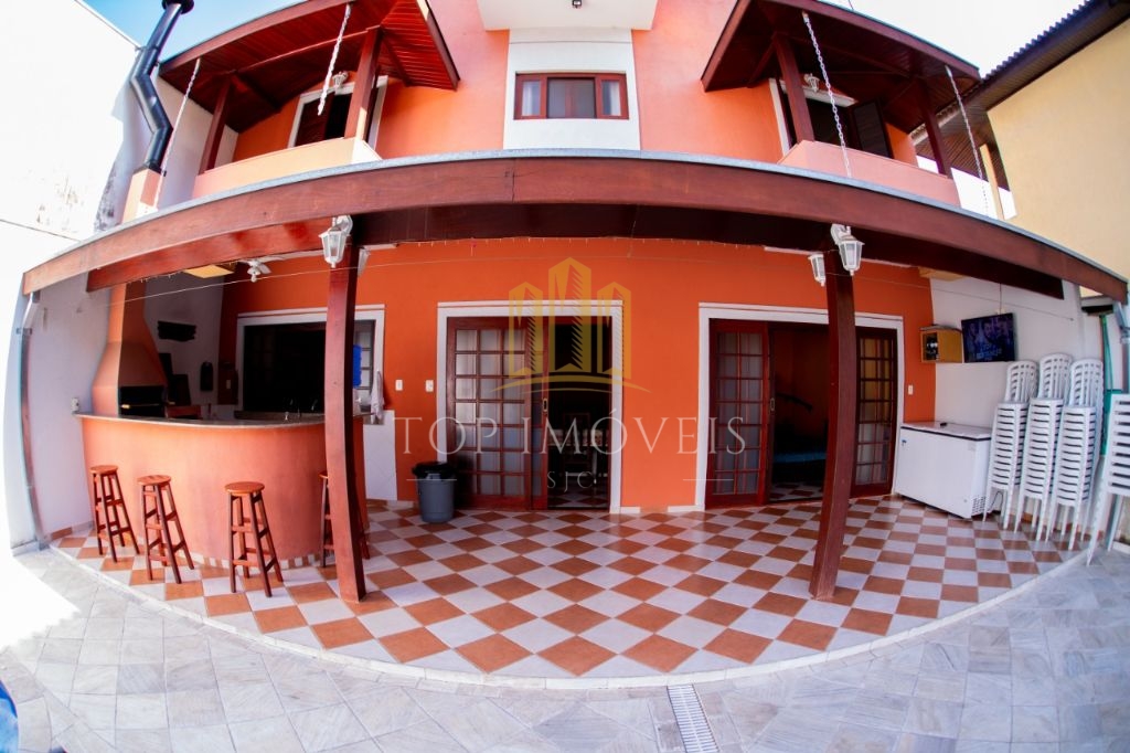 Maravilhosa casa três dormitórios, suíte piscina espaço gour - foto 1