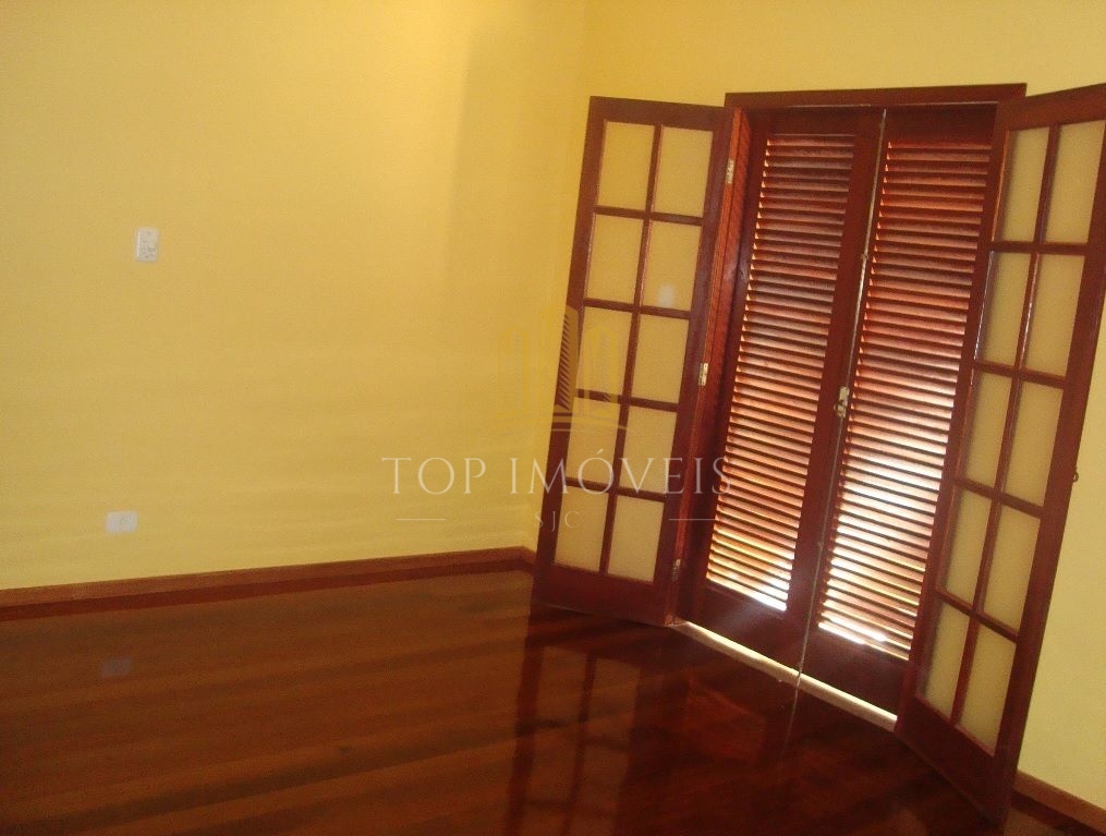Maravilhosa casa três dormitórios, suíte piscina espaço gourmet no Villa Branca