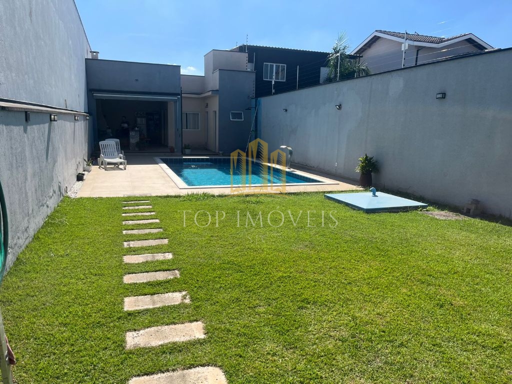 Confortavel casa um dormitório piscina area gourmet no villa