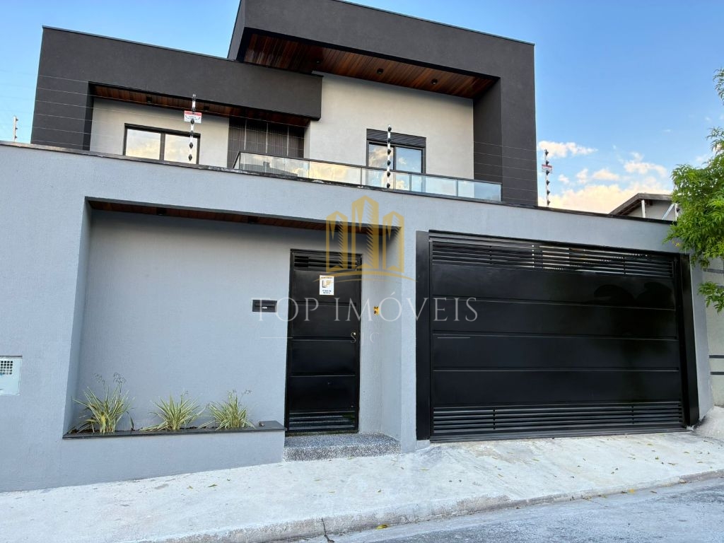 A Casa dos Seus Sonhos Está Aqui Alto Padrão no Vila Branca! Encante-se com essa residência espetacular localizada em um dos bairros que mais crescem e se valorizam na cidade: o Vila Branca.