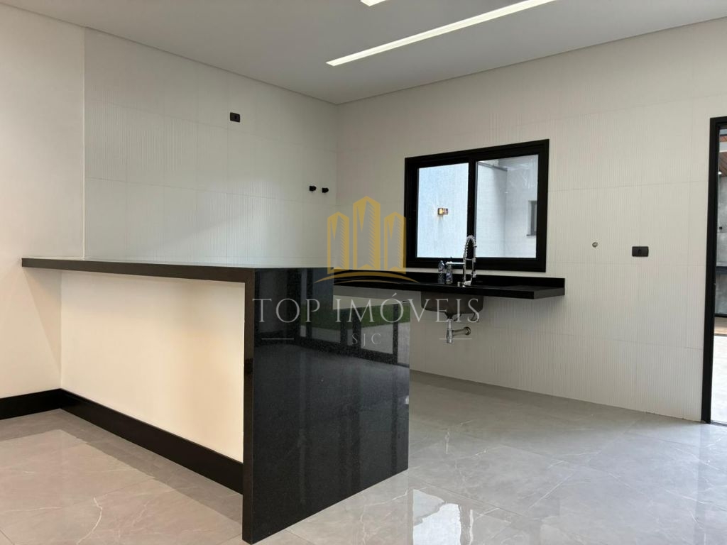 A Casa dos Seus Sonhos Está Aqui Alto Padrão no Vila Branca! Encante-se com essa residência espetacular localizada em um dos bairros que mais crescem e se valorizam na cidade: o Vila Branca.