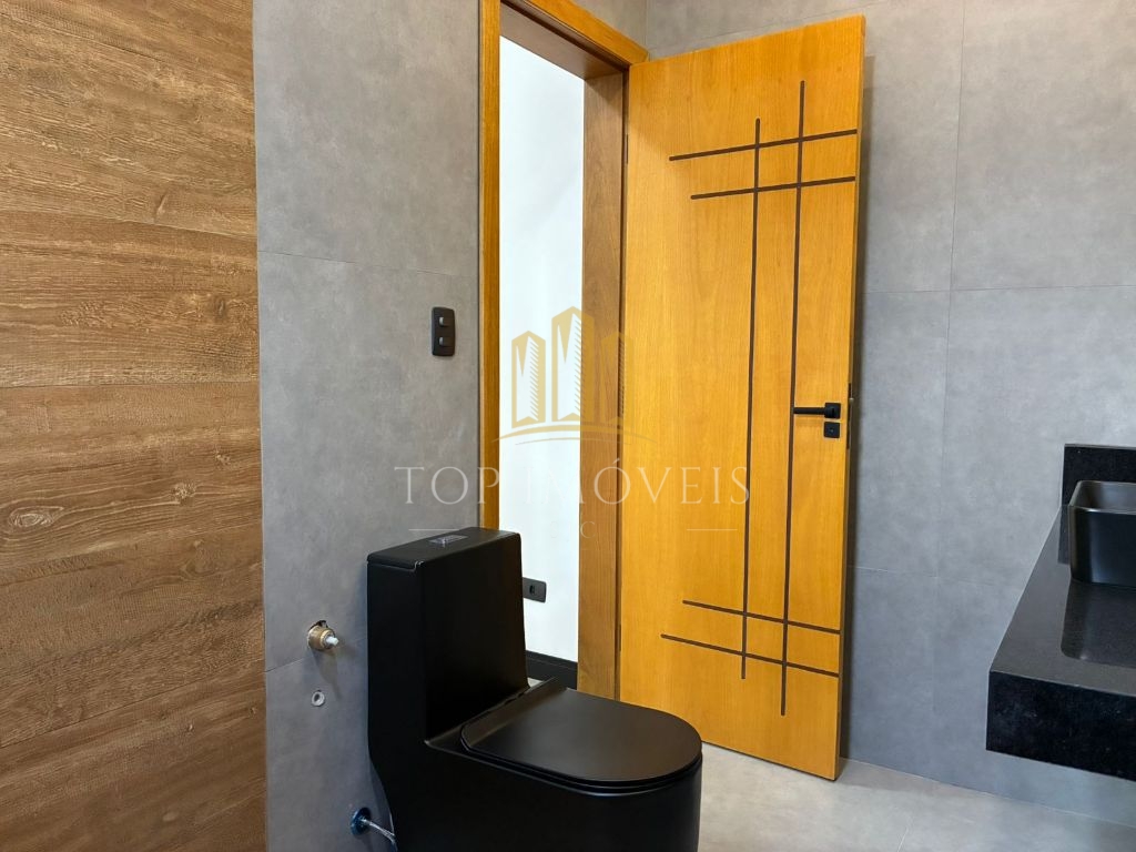 A Casa dos Seus Sonhos Está Aqui Alto Padrão no Vila Branca! Encante-se com essa residência espetacular localizada em um dos bairros que mais crescem e se valorizam na cidade: o Vila Branca.