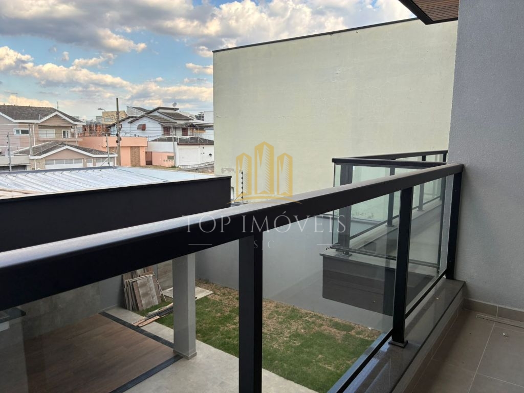 A Casa dos Seus Sonhos Está Aqui Alto Padrão no Vila Branca! Encante-se com essa residência espetacular localizada em um dos bairros que mais crescem e se valorizam na cidade: o Vila Branca.