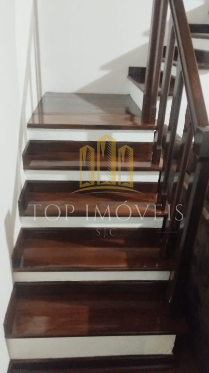 Belissima Casa Estilo Suiço 203m² 4 Dormitórios 2 Banheiros em Campos do Jordão