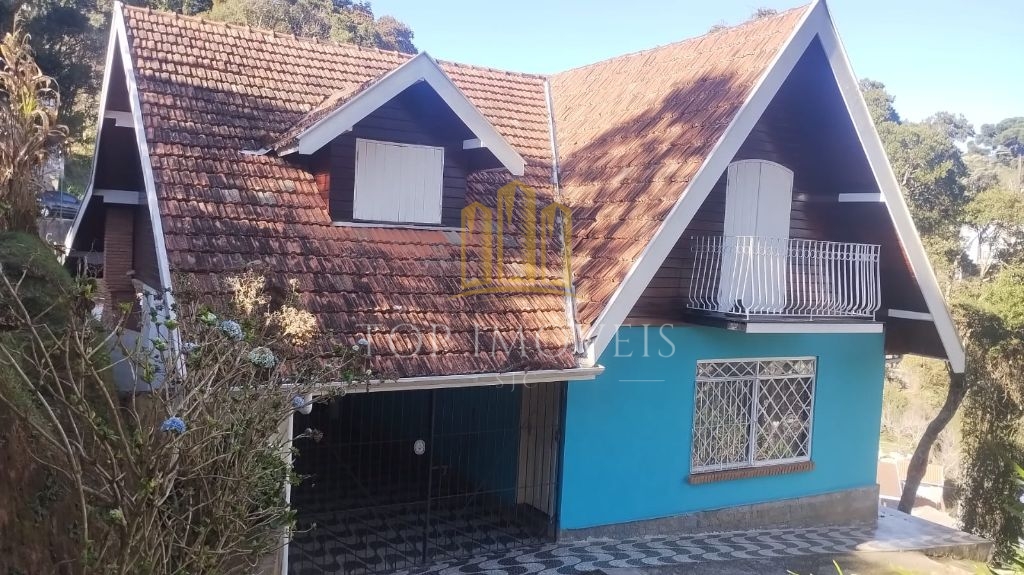 Belissima Casa Estilo Suiço 203m² 4 Dormitórios 2 Banheiros em Campos do Jordão