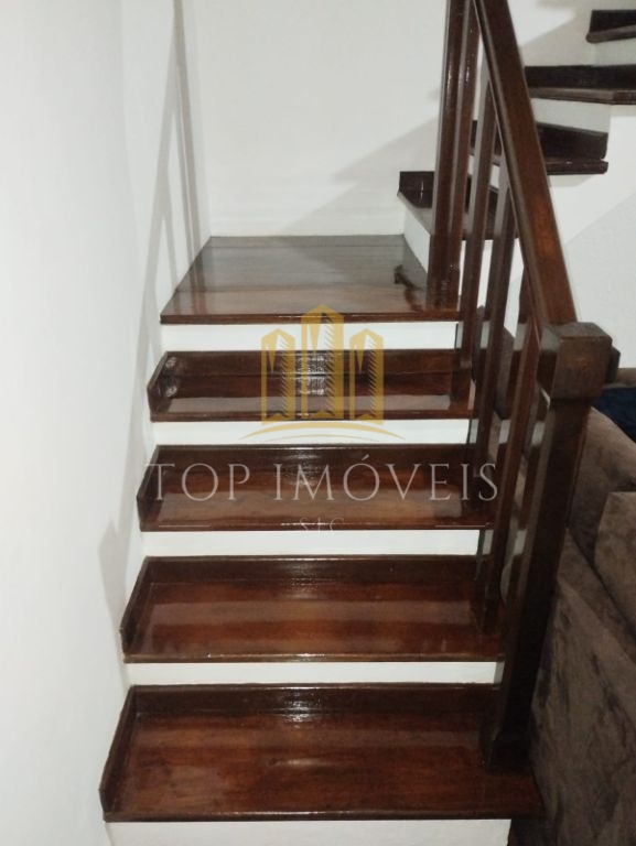 Belissima casa estilo suiço 203m² 4 dormitórios 2 banheiros 