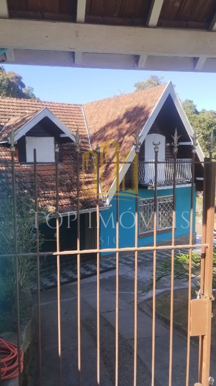 Belissima Casa Estilo Suiço 203m² 4 Dormitórios 2 Banheiros em Campos do Jordão