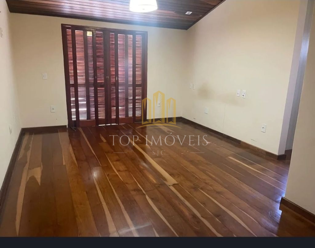 Magnifica casa cinco suítes lareira terreno de mil e quatrocentos m2 condominio fechado em Jambeiro