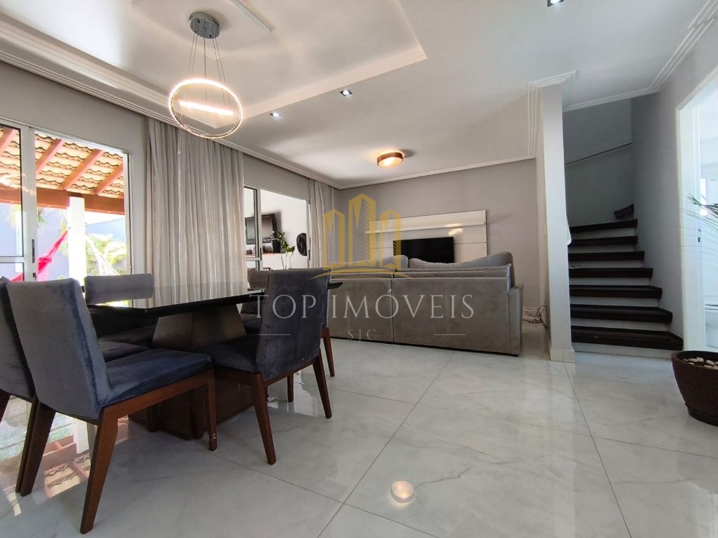 Maravilhosa casa três dormitórios suíte espaço gourmet em condominio fechado