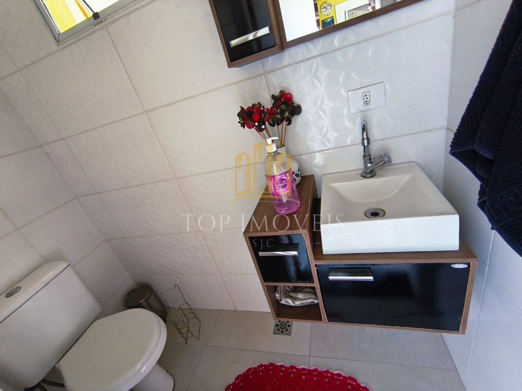 Maravilhosa casa três dormitórios suíte espaço gourmet em condominio fechado