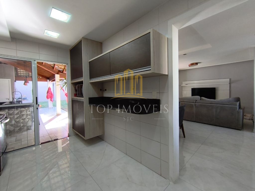Maravilhosa casa três dormitórios suíte espaço gourmet em condominio fechado