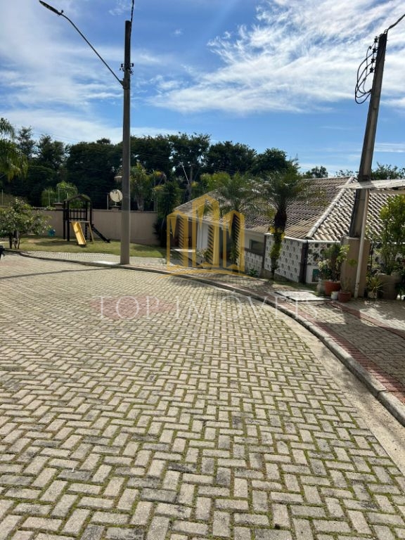 Casa de 3 quartos sendo 1 suíte no condominio campo dei fior