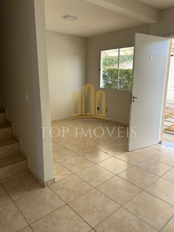 Casa de 3 quartos sendo 1 suíte no condominio campo dei fior