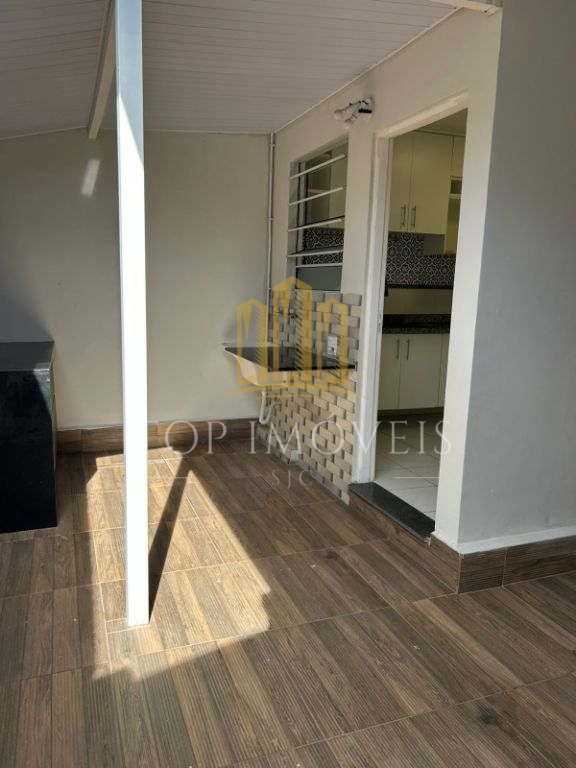 Casa de 3 quartos sendo 1 suíte no condominio campo dei fior