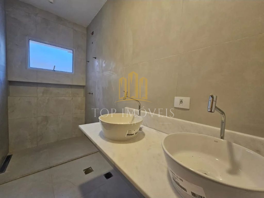 Maravilhosa casa três dormitorios suíte no jardim das industrias