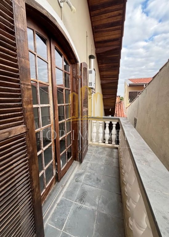 Linda Casa Localizada no Bosque dos Eucaliptos 3 dormitorios Suite Portao Automatico Rua sem saida.