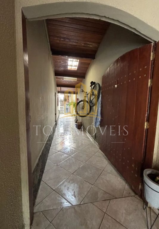 Linda Casa Localizada no Bosque dos Eucaliptos 3 dormitorios Suite Portao Automatico Rua sem saida.