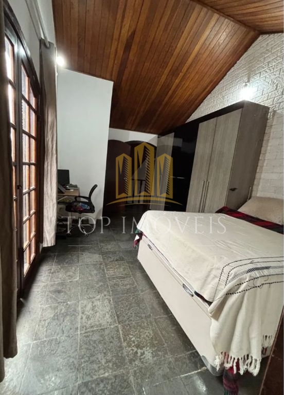 Linda Casa Localizada no Bosque dos Eucaliptos 3 dormitorios Suite Portao Automatico Rua sem saida.