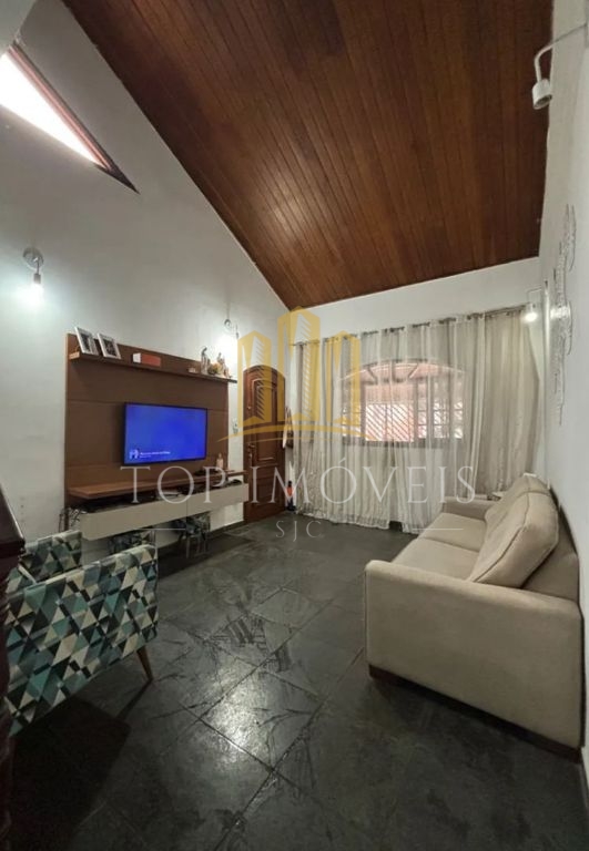 Linda Casa Localizada no Bosque dos Eucaliptos 3 dormitorios Suite Portao Automatico Rua sem saida.