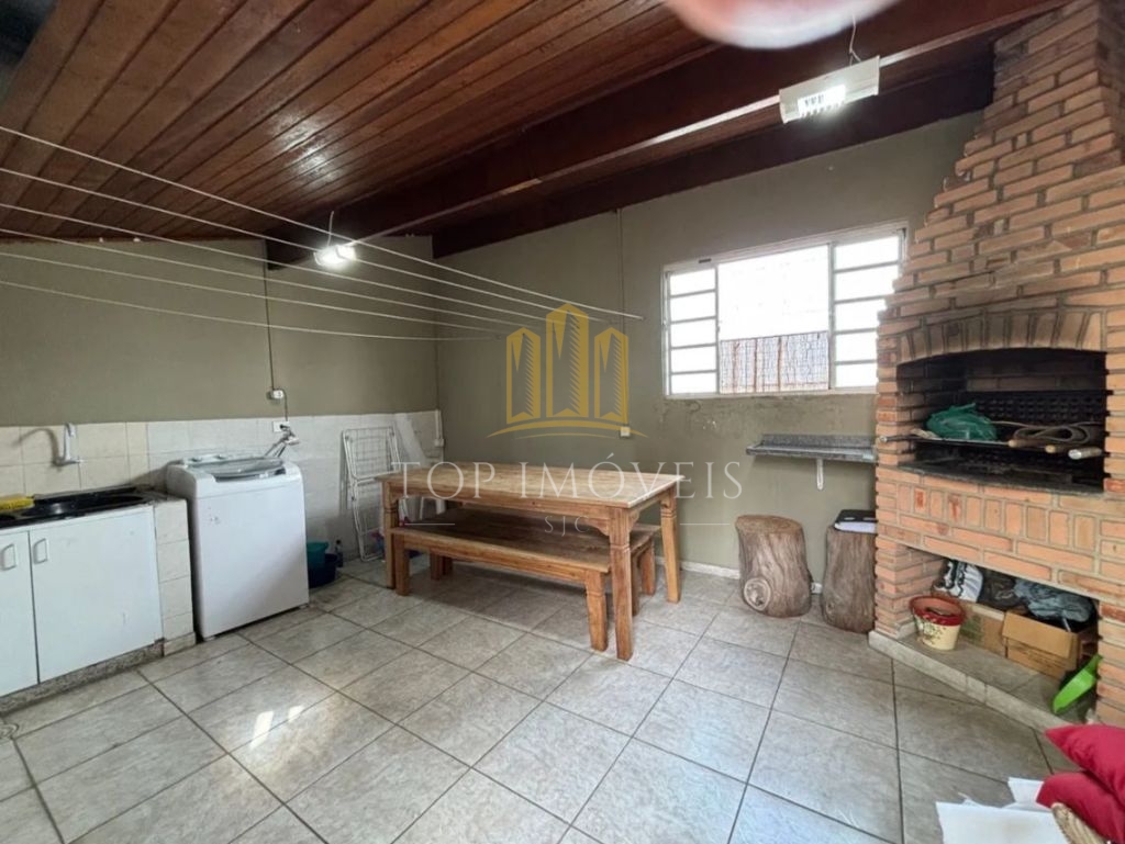 Linda Casa Localizada no Bosque dos Eucaliptos 3 dormitorios Suite Portao Automatico Rua sem saida.
