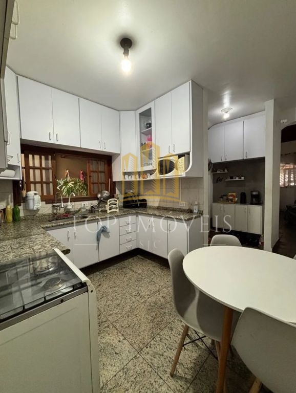 Linda Casa Localizada no Bosque dos Eucaliptos 3 dormitorios Suite Portao Automatico Rua sem saida.