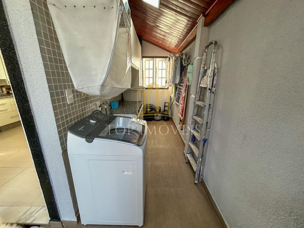 Casa Maravilhosa no Condomínio Portal da Serra 5 Dormitórios 2 Suítes Ampla e Sofisticada! Se você procura espaço, conforto e segurança em um só lugar, essa é a casa perfeita para sua família!
