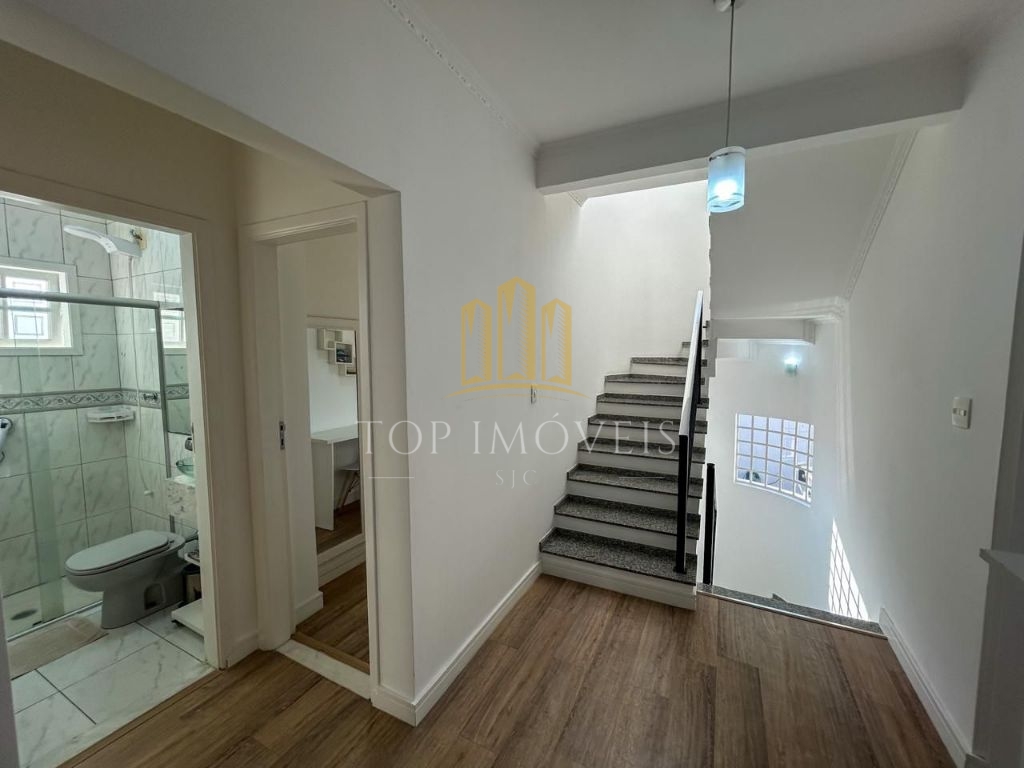 Casa Maravilhosa no Condomínio Portal da Serra 5 Dormitórios 2 Suítes Ampla e Sofisticada! Se você procura espaço, conforto e segurança em um só lugar, essa é a casa perfeita para sua família!