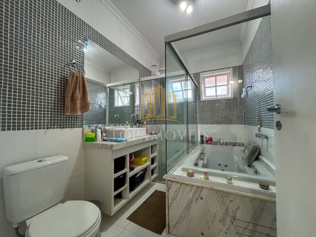 Casa Maravilhosa no Condomínio Portal da Serra 5 Dormitórios 2 Suítes Ampla e Sofisticada! Se você procura espaço, conforto e segurança em um só lugar, essa é a casa perfeita para sua família!