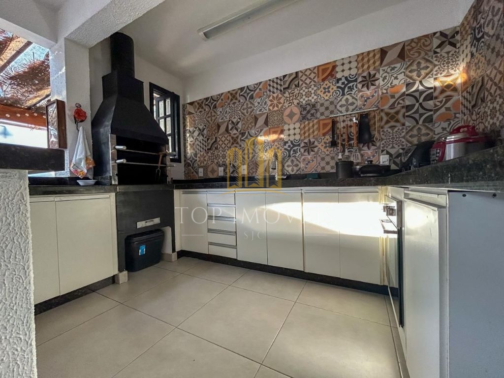 Casa Maravilhosa no Condomínio Portal da Serra 5 Dormitórios 2 Suítes Ampla e Sofisticada! Se você procura espaço, conforto e segurança em um só lugar, essa é a casa perfeita para sua família!