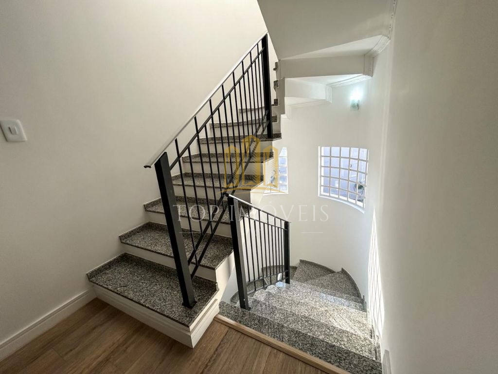 Casa Maravilhosa no Condomínio Portal da Serra 5 Dormitórios 2 Suítes Ampla e Sofisticada! Se você procura espaço, conforto e segurança em um só lugar, essa é a casa perfeita para sua família!